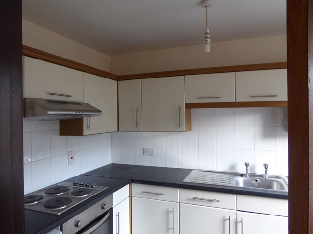 kitchen awaiting new hob & light !! 