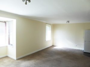 SPACIOUS LOUNGE / DINING ROOM WITH KITCHEN OFF 